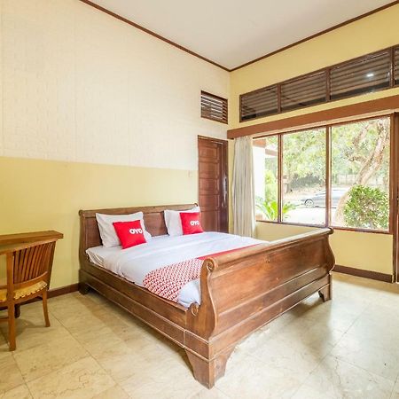Oyo 951 Cempaka Ratu Beach Resort Sukabumi Esterno foto