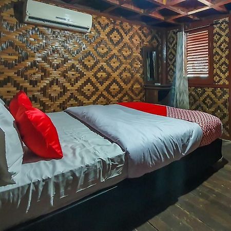 Oyo 951 Cempaka Ratu Beach Resort Sukabumi Esterno foto