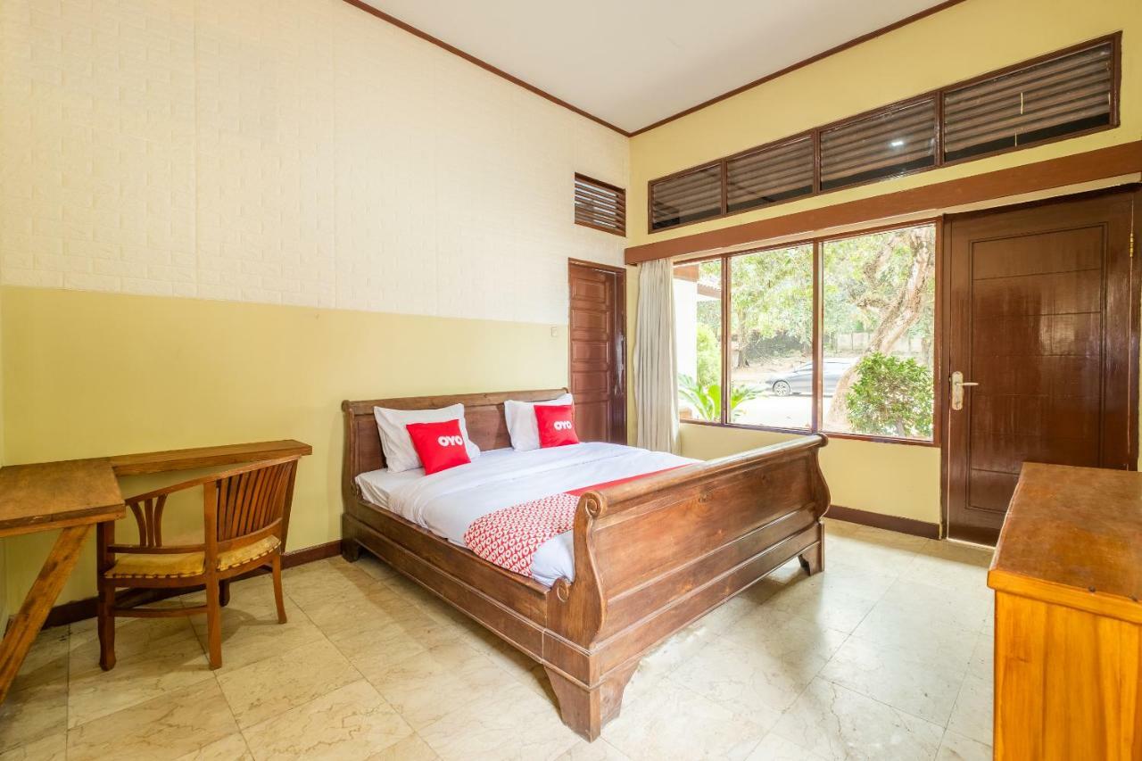 Oyo 951 Cempaka Ratu Beach Resort Sukabumi Esterno foto