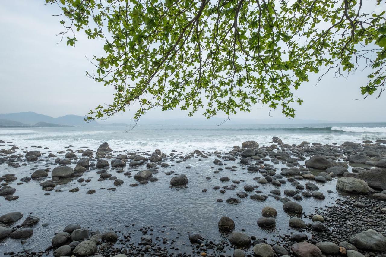 Oyo 951 Cempaka Ratu Beach Resort Sukabumi Esterno foto