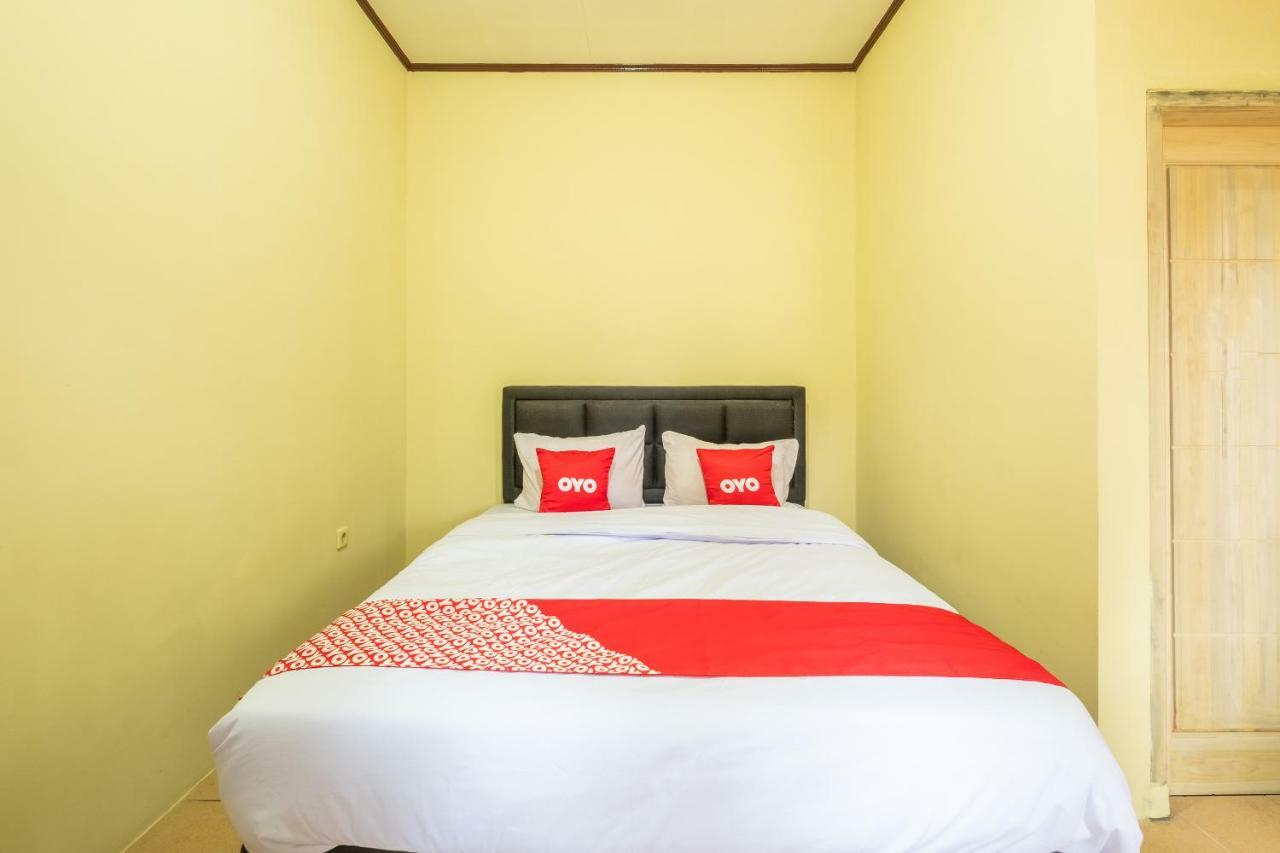 Oyo 951 Cempaka Ratu Beach Resort Sukabumi Esterno foto