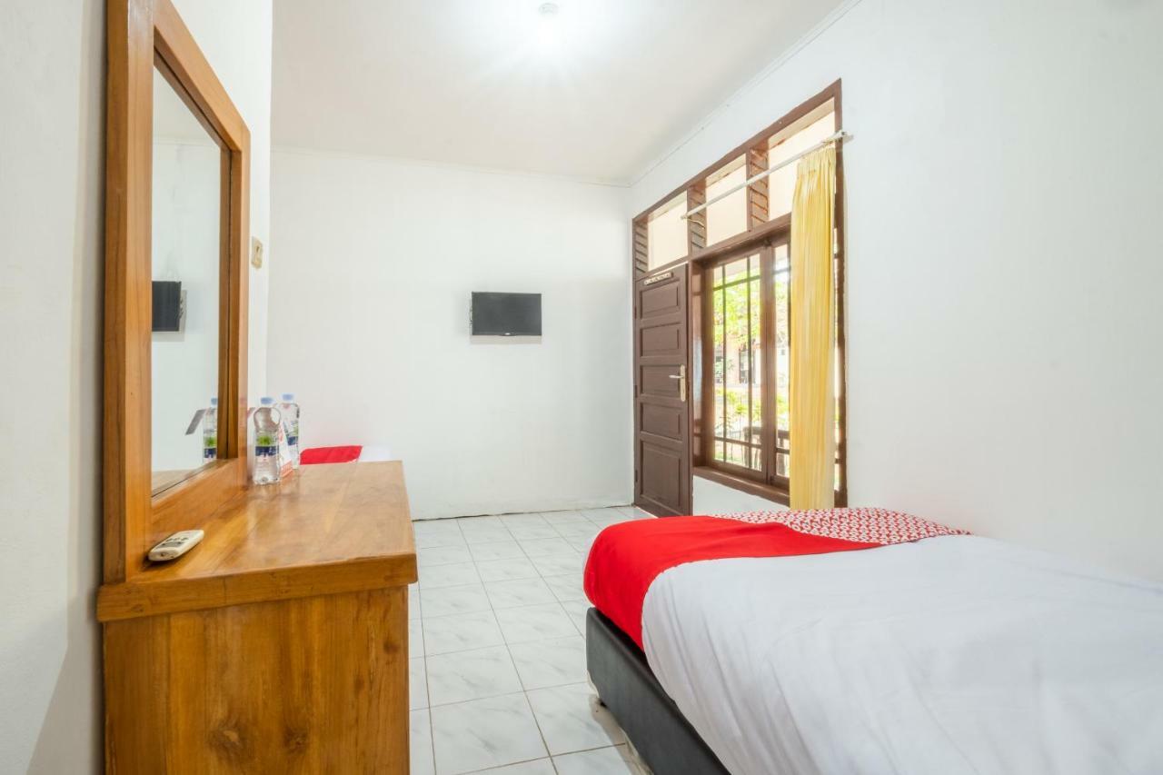 Oyo 951 Cempaka Ratu Beach Resort Sukabumi Esterno foto