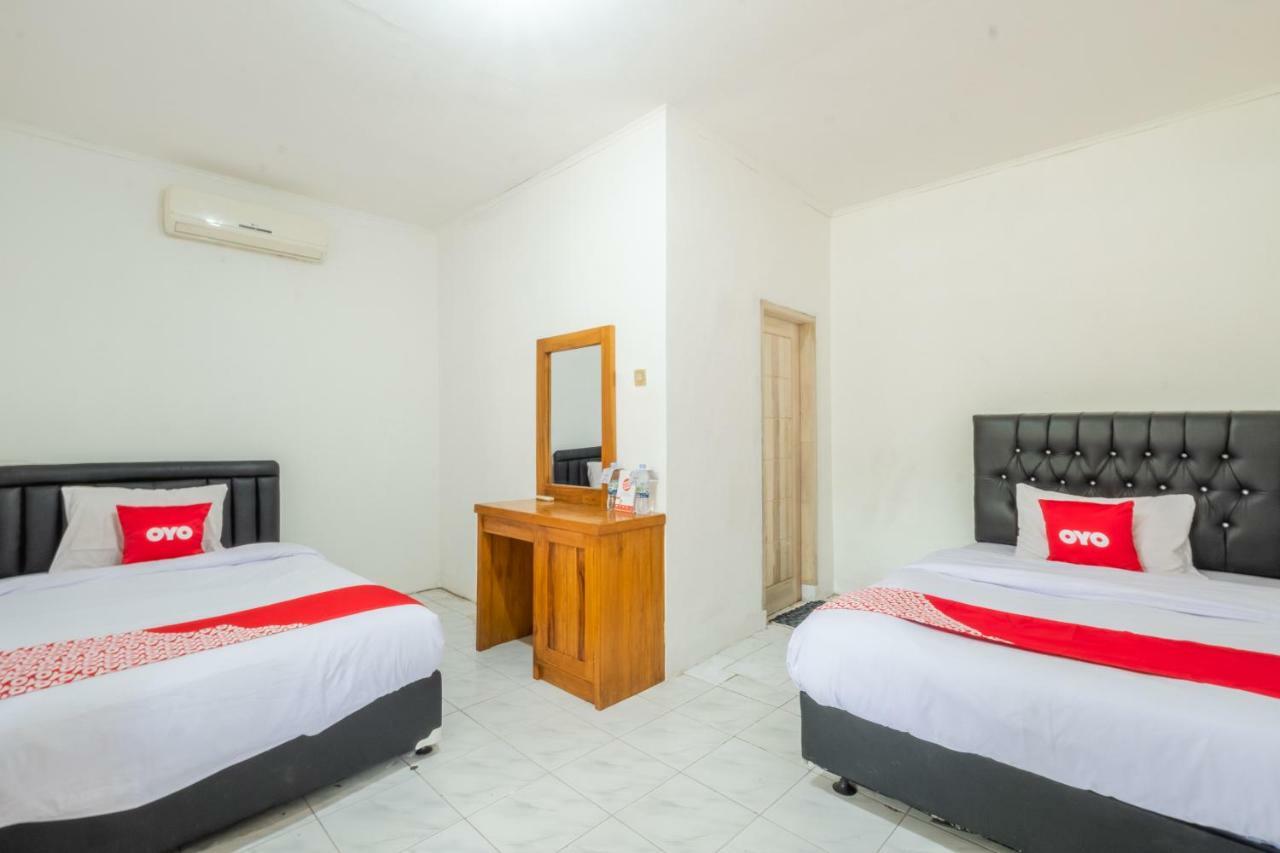Oyo 951 Cempaka Ratu Beach Resort Sukabumi Esterno foto