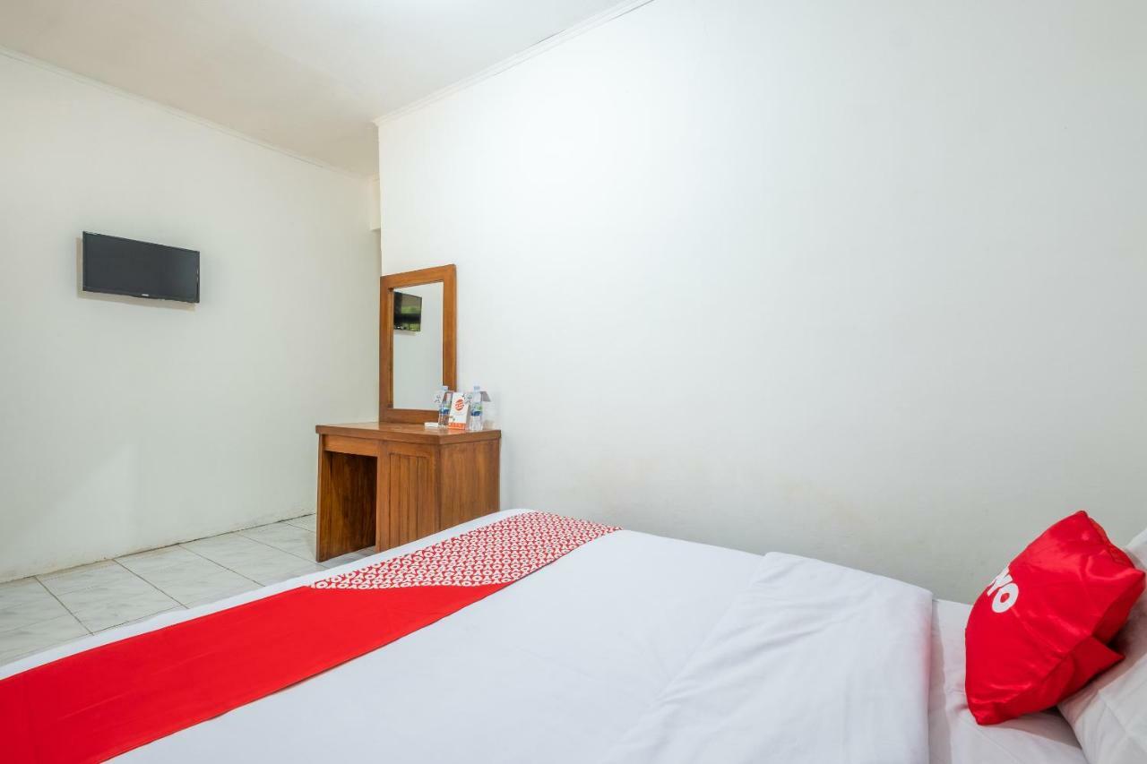 Oyo 951 Cempaka Ratu Beach Resort Sukabumi Esterno foto