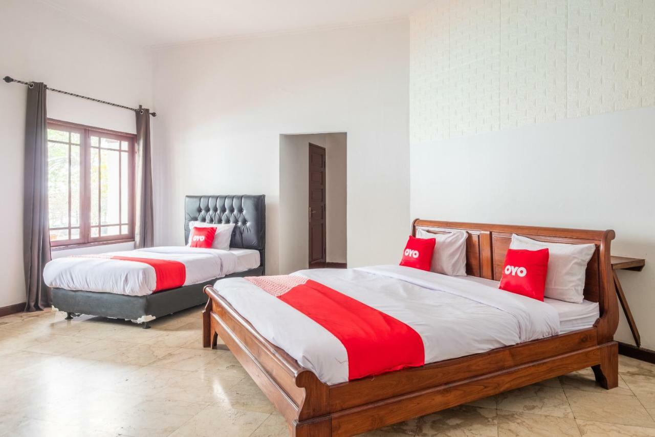 Oyo 951 Cempaka Ratu Beach Resort Sukabumi Esterno foto